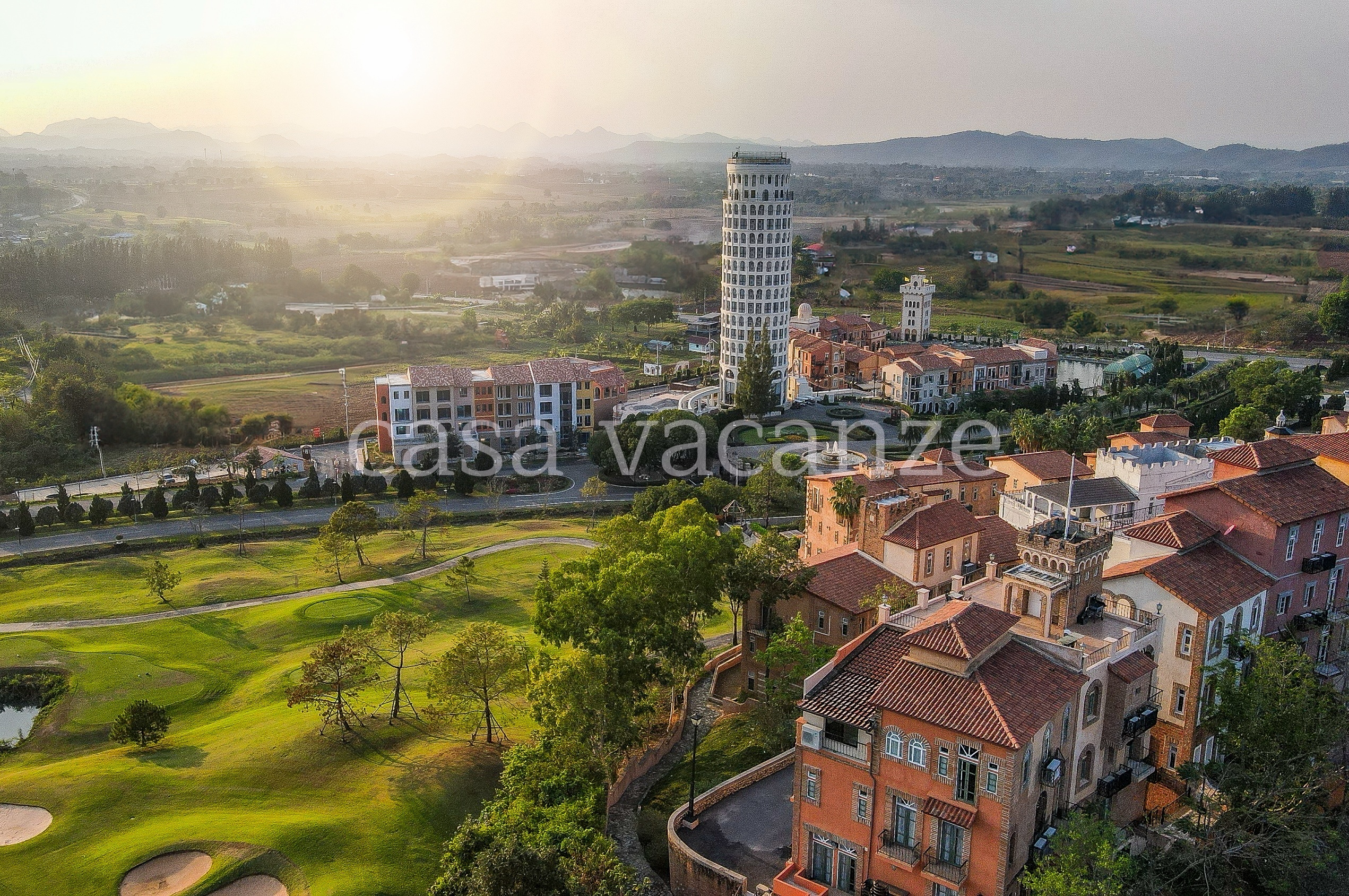 พื้นที่สีเขียวและอาคารใน Toscana Valley