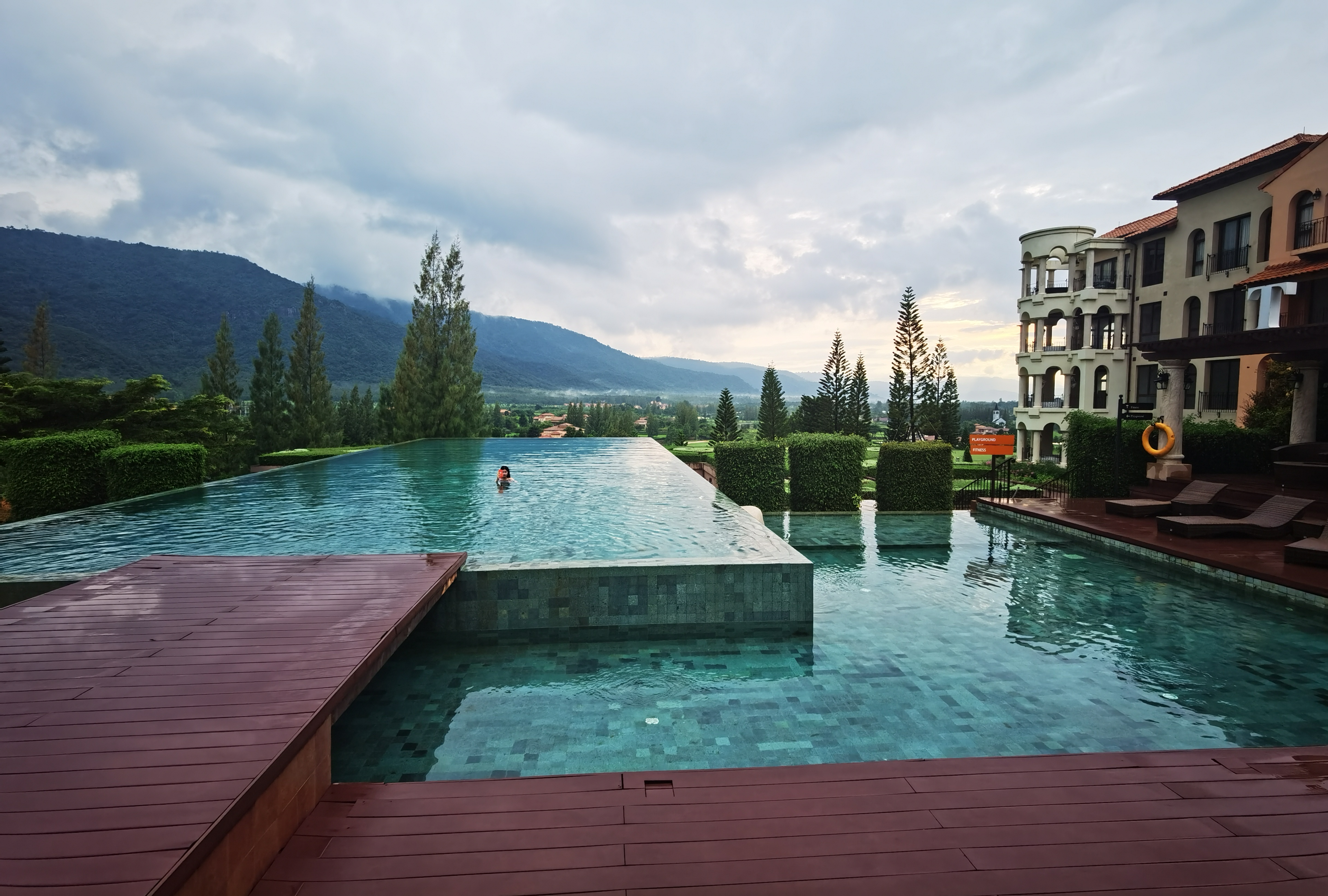 บรรยากาศช่วงเย็นใน Toscana Valley